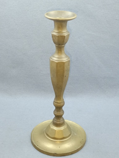 [0020U006] Candelabro de Bronce